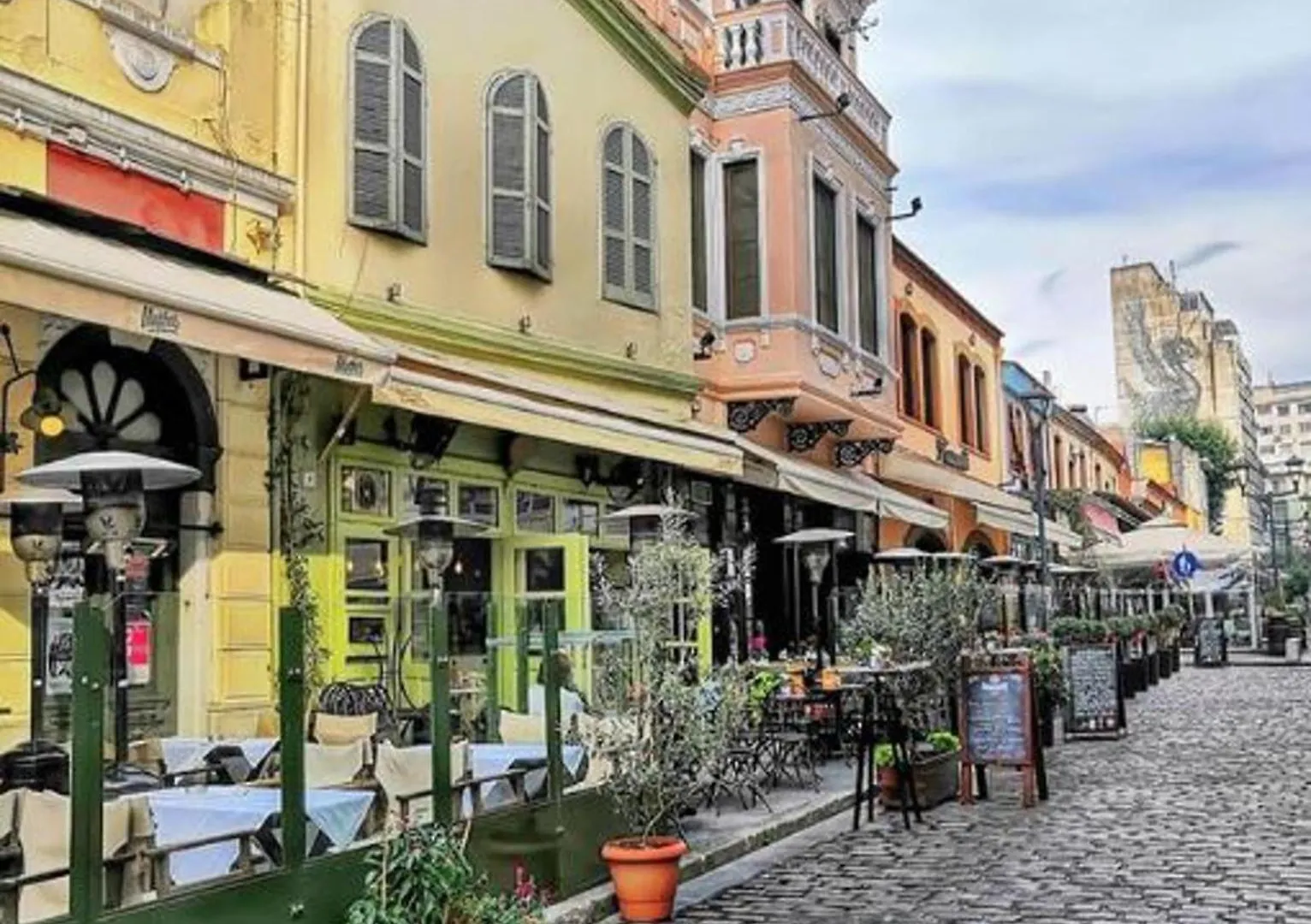 Beautiful 1-Bedroom Apartment Next To Center Thessaloniki Greece